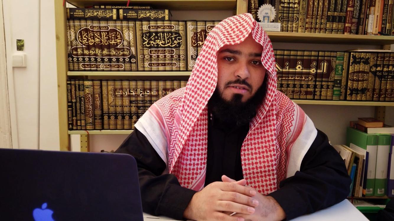 Shaykh Eissa in a library